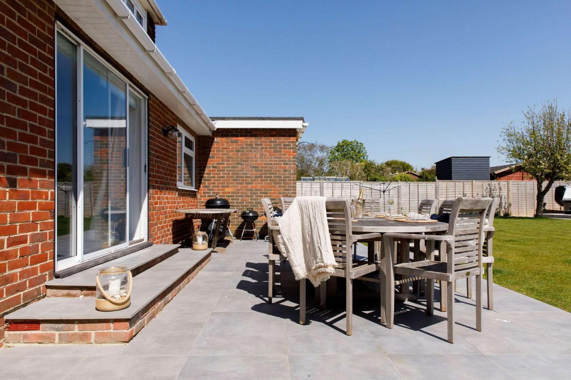 Spacious Home For 8 In Witterings - Walk To Beach Ист-Уиттеринг Экстерьер фото